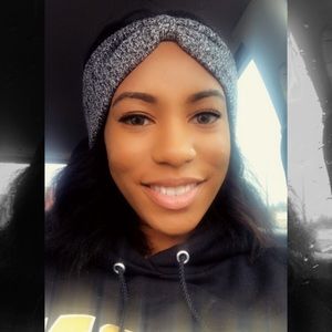 Meet your Posher, Latisha